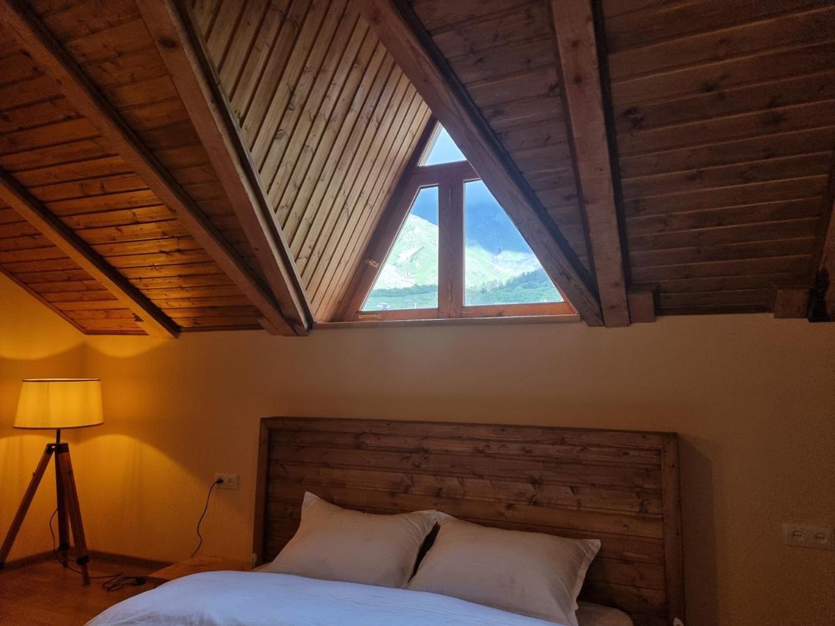 Graf Kazbegi Hotell Exteriör bild