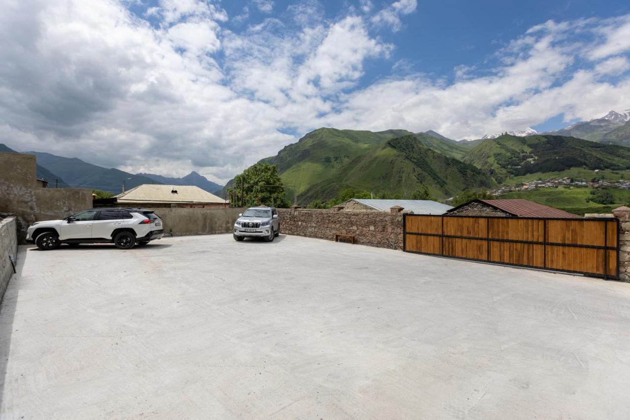 Graf Kazbegi Hotell Exteriör bild