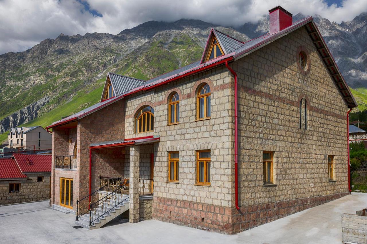 Graf Kazbegi Hotell Exteriör bild