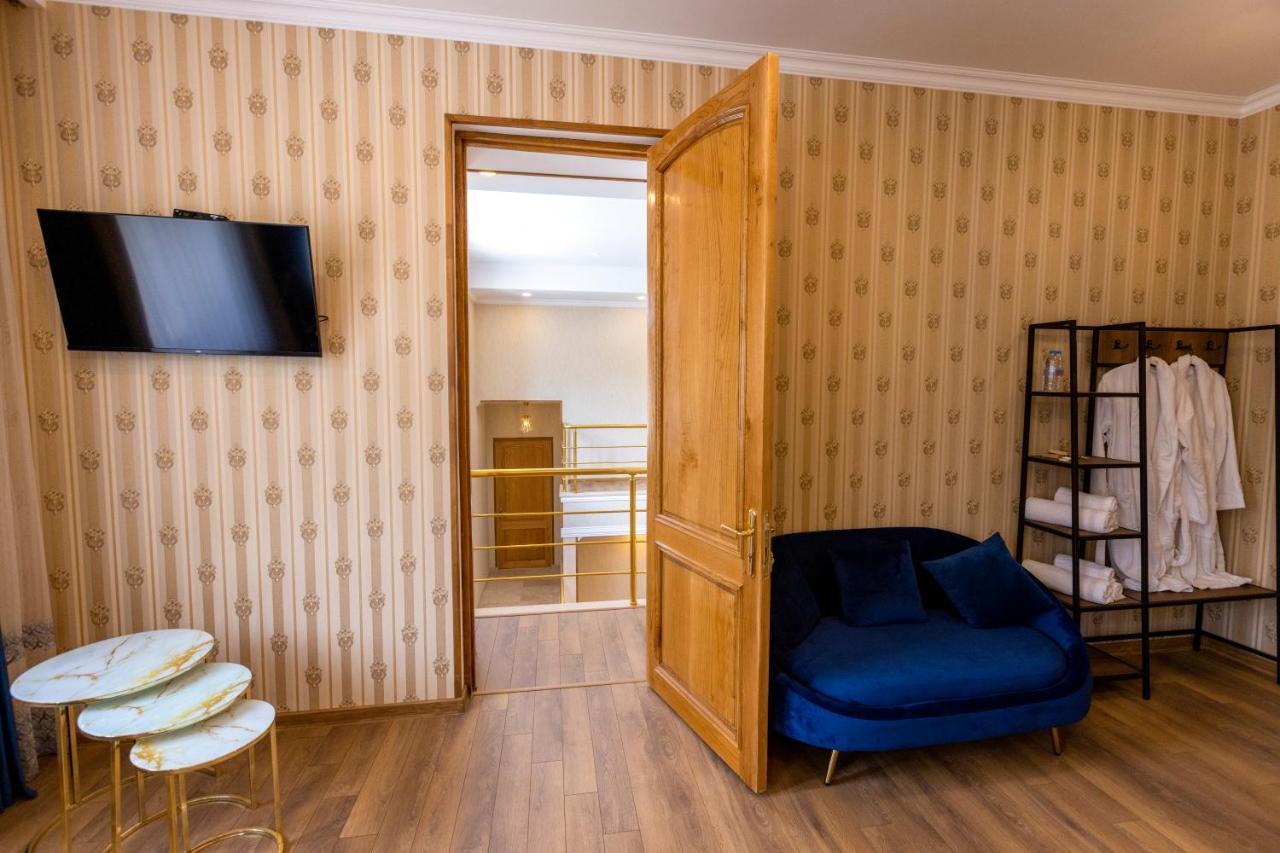 Graf Kazbegi Hotell Exteriör bild