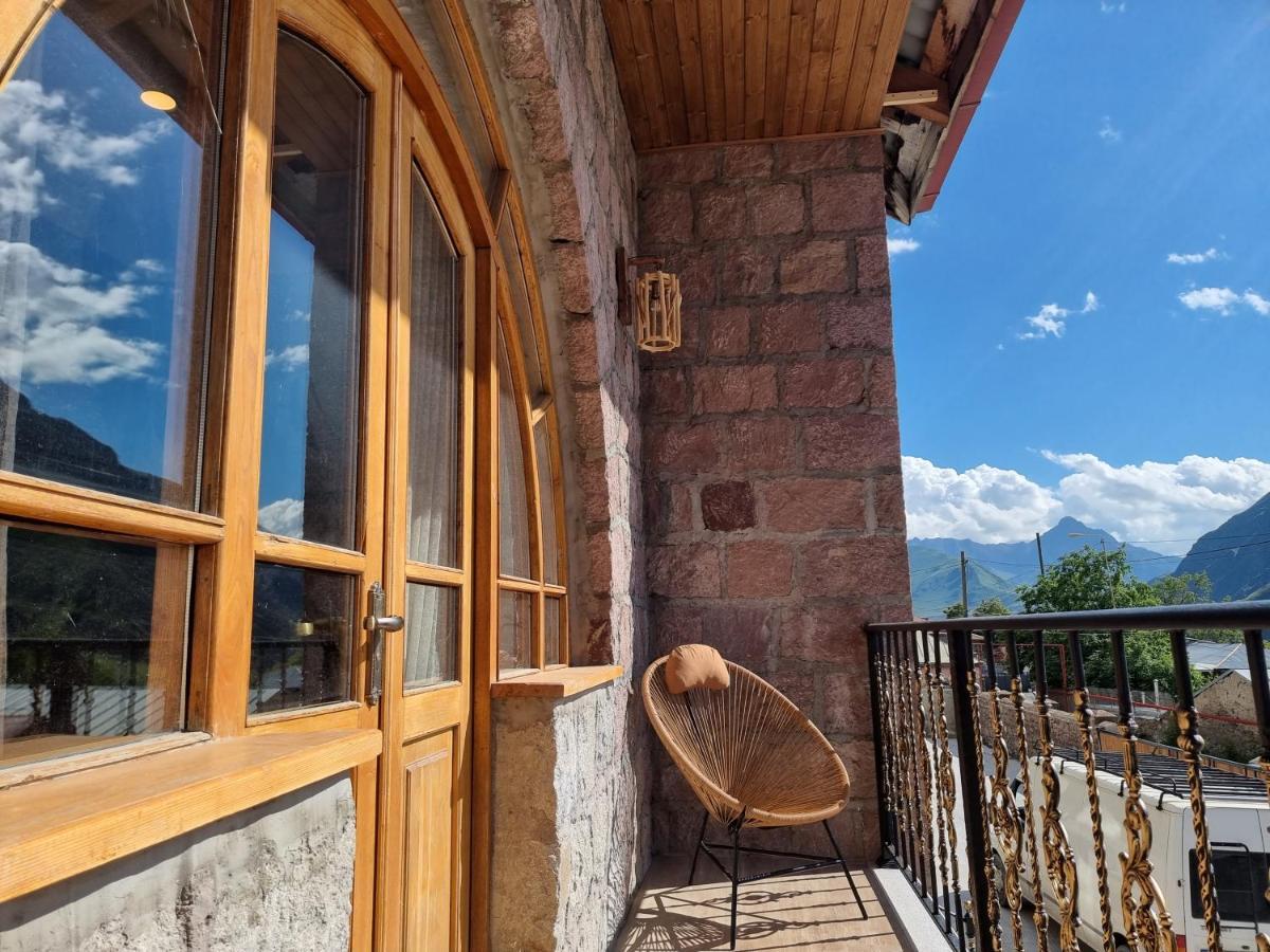 Graf Kazbegi Hotell Exteriör bild