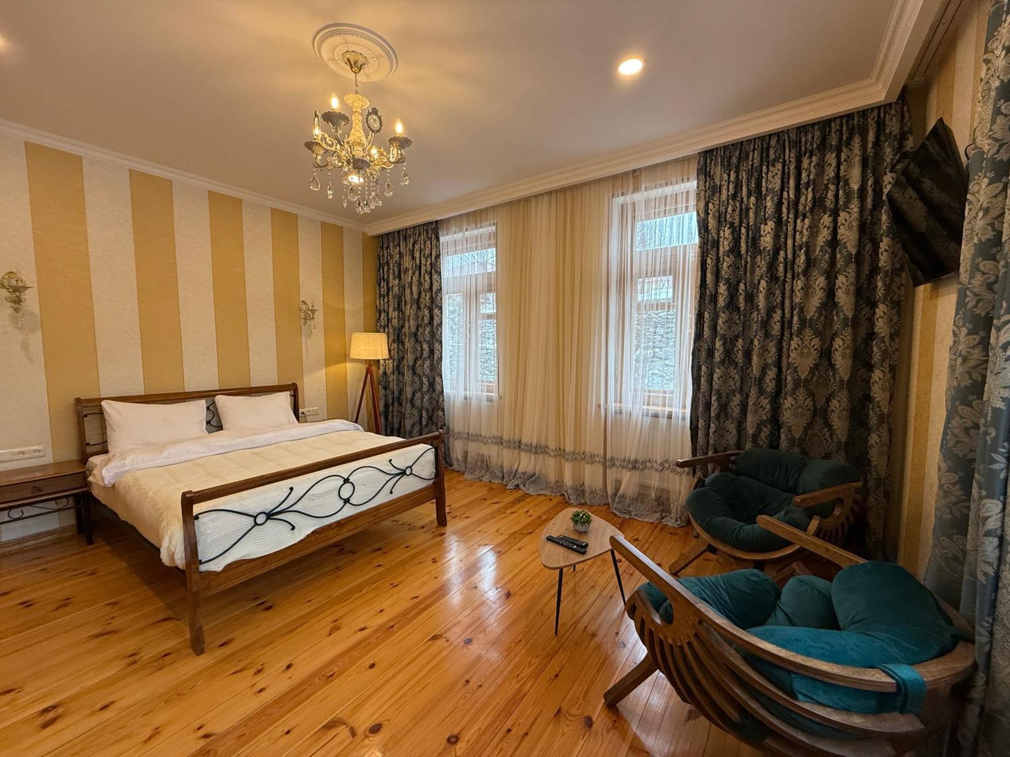 Graf Kazbegi Hotell Exteriör bild