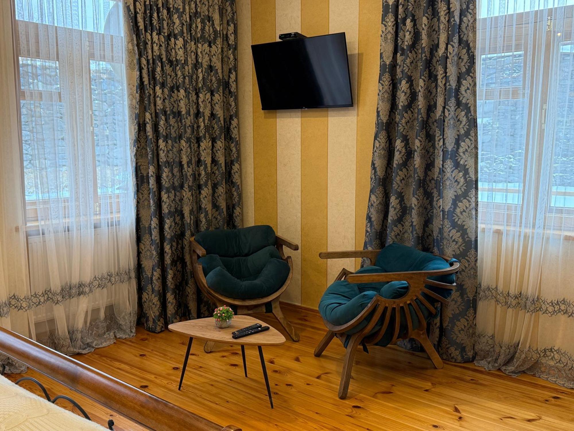 Graf Kazbegi Hotell Exteriör bild