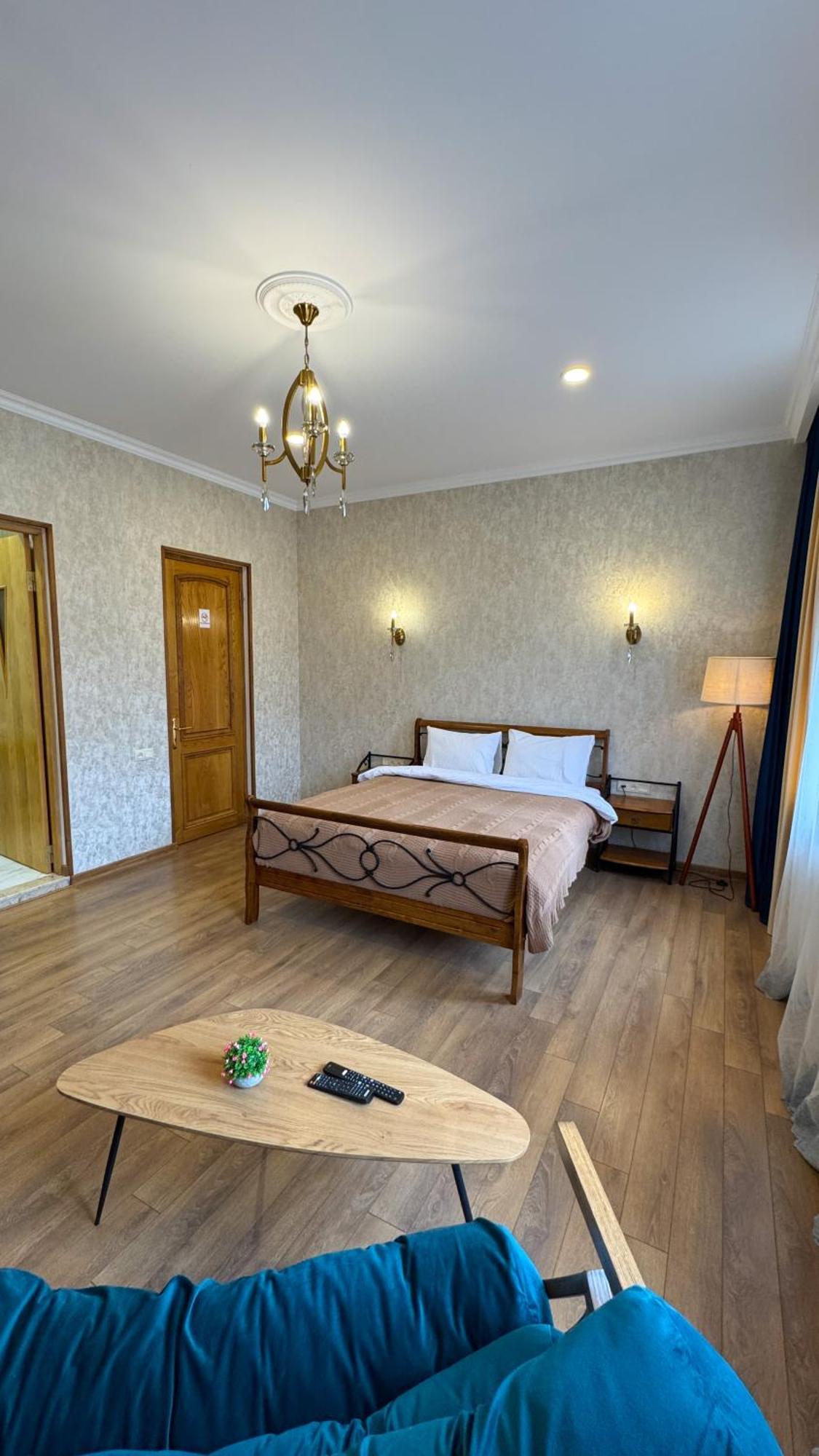 Graf Kazbegi Hotell Exteriör bild
